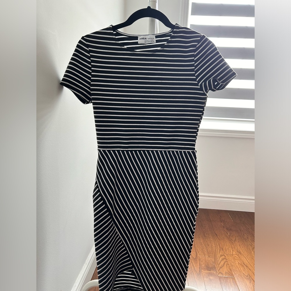 Zara stretch midi Dress Medium size